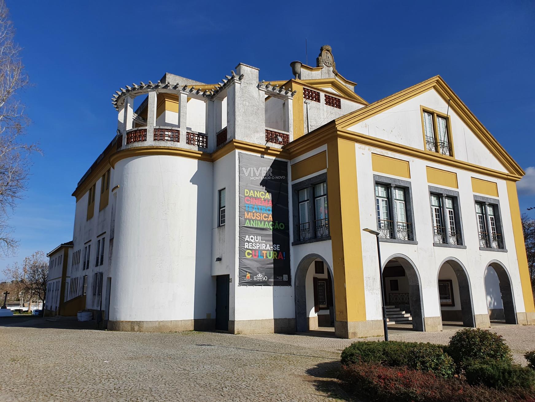 Cine-teatro Curvo Semedo